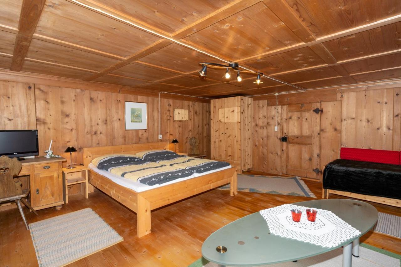 Haus Holzwurm Apartment Raggal ภายนอก รูปภาพ