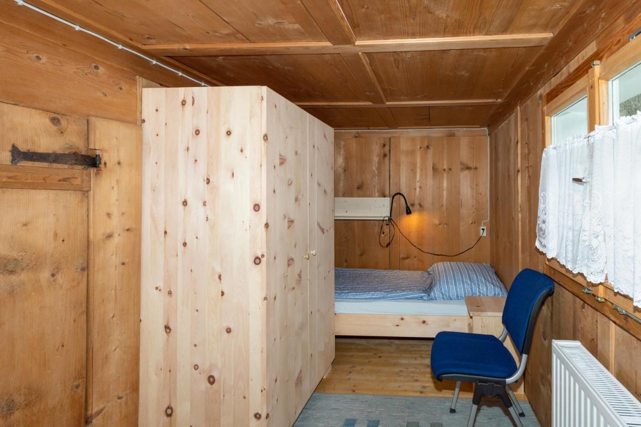 Haus Holzwurm Apartment Raggal ภายนอก รูปภาพ