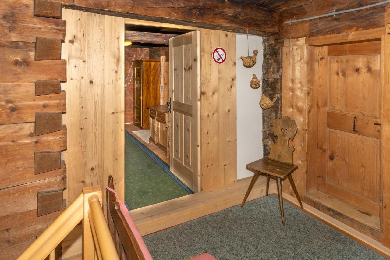 Haus Holzwurm Apartment Raggal ภายนอก รูปภาพ